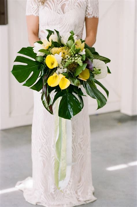 Decorative bouquet pin available on the site can be logos of popular companies, brands and so on, or represent everyday objects that the wearer likes. Pin by VANBLOOMS on Green | Tropical wedding bouquets ...
