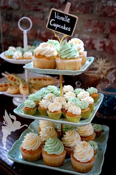 Visual statements sind der trend der sozialen netzwerke. Vanille Cupcakes - Mint Cupcakes with gold - Candybar ...