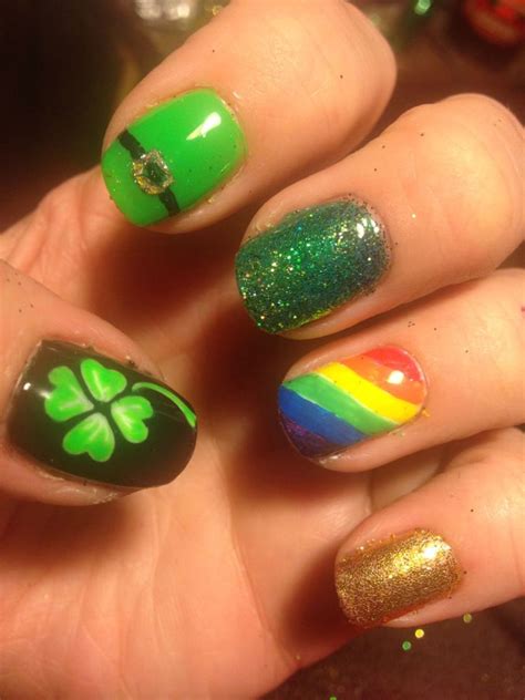 Patrick's day is a couple of weeks away so we decided to share some of our favorite nail designs. St Patricks Day Nail Designs