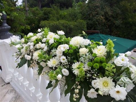Questa deliziosa decorazione floreale realizzata nei toni del bianco, misura circa 20 x 10 x 7 cm. Piccoli Fiori Bianchi Per Composizione Floreale - 10 ...