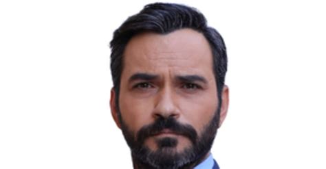 Almanya'da türk bir emekçi ailenin çocuğu olarak dünyaya gelen serdar dursun futbola concordia hamburg altyapısında başladı. Serdar Özer kimdir?