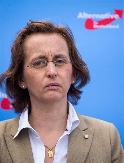 Mai 1971 in lübeck), ist eine deutsche rechtsanwältin, die zunächst überparteilich für konservative anliegen aktiv war und seit gründung der partei alternative für deutschland (afd). Bilderstrecke zu: Beatrix von Storch provoziert Twitter ...