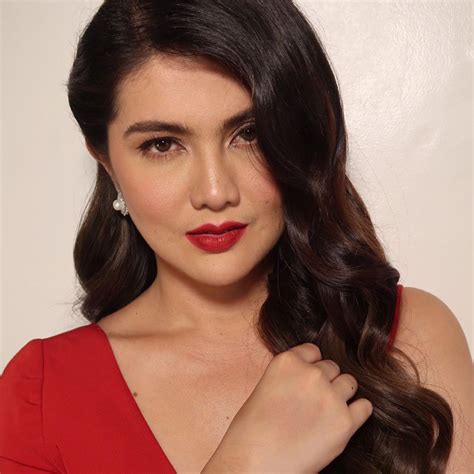 Язвины (на листах при их прилипании). Dimples Romana congratulates Angel Locsin on the success ...