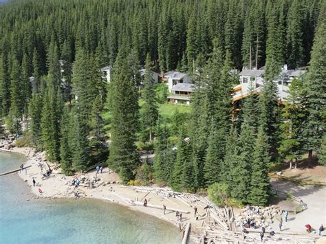 Review Moraine Lake Lodge Banff National Park Canada
