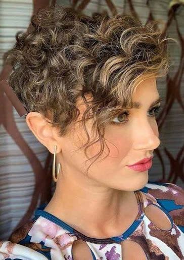 30 Cute Short Curly Hairstyles For Women In 2020