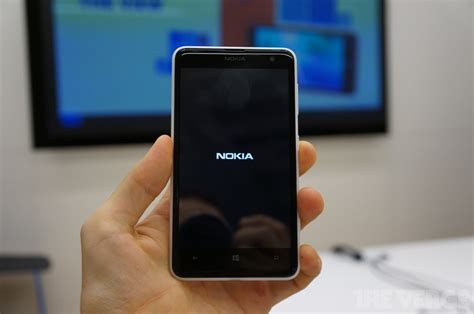 Nokia Unveils Lumia 625 Budget Smartphone With 47 Display And Lte