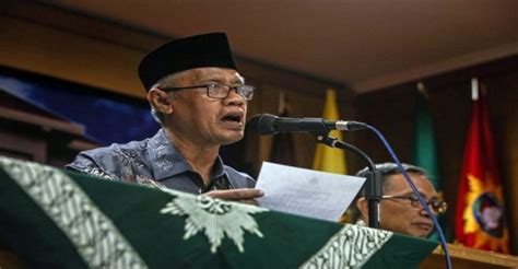 Berikut ulasan mengenai penentuan hari raya idul fitri 1442 dari muhammadiyah pengurus pusat muhammadiyah telah menentukan tanggal 1 syawal 1442 h atau hari raya idul fitri 2021 m. Muhammadiyah: Penetapan Awal Bulan Puasa dan Idul Fitri 2019