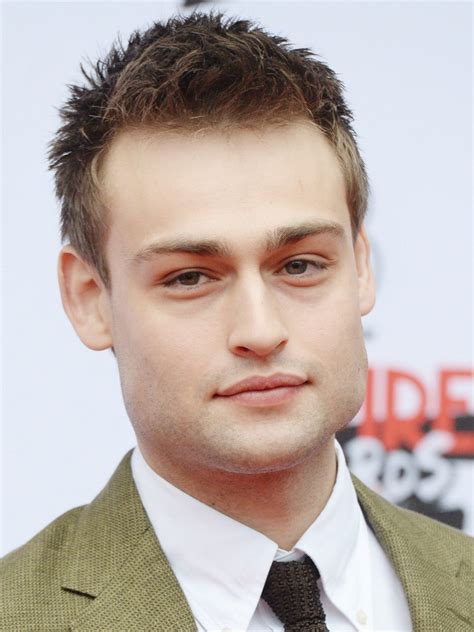 Douglas Booth Height