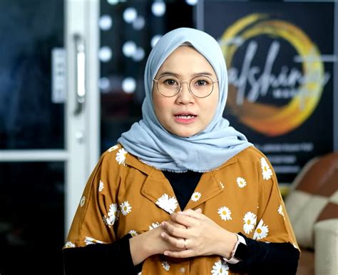 Rekomendasi Kacamata Untuk Wajah Bulat Hidung Pesek Berhijab Agar Keren Radar Garut