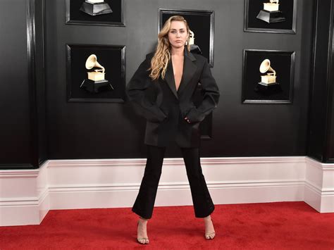 Miley Cyrus Wore Heels Shaped Like An M And C To The Grammys