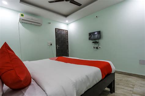 Oyo The New View Hotel Near Gnida Office Metro Station Oyo Rooms Noida