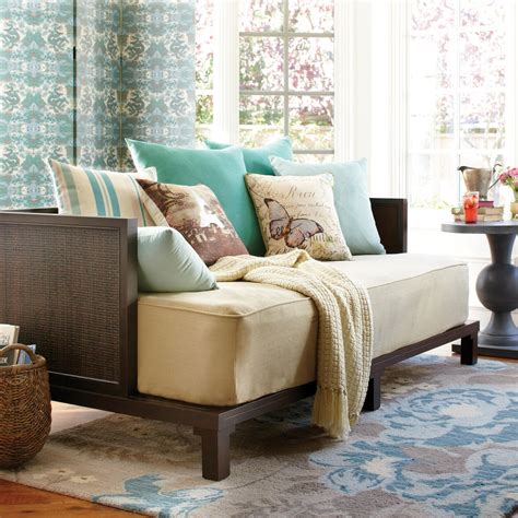 35 Elegant Comfortable Daybeds Living Room
