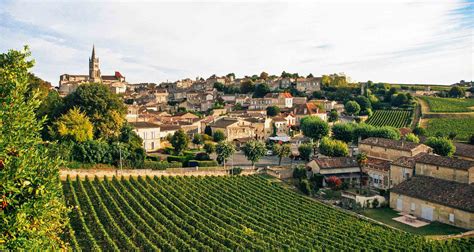 In 2016, it had a population of 1,938. Conheça a lindinha Saint-Émilion, bate-volta de Bordeaux