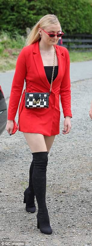 Gots Sophie Turner Dons Racy Red Mini Dress Two Weekends In A Row