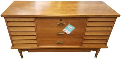 See more ideas about hope chest, apartment decor, mid century bed. Rare Lane Cedar Hope Chest Style 7592-16 Vintage Antique ...