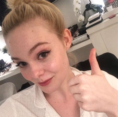 Elle Fanning Assures Fans It S All Good After Fainting At Cannes Film