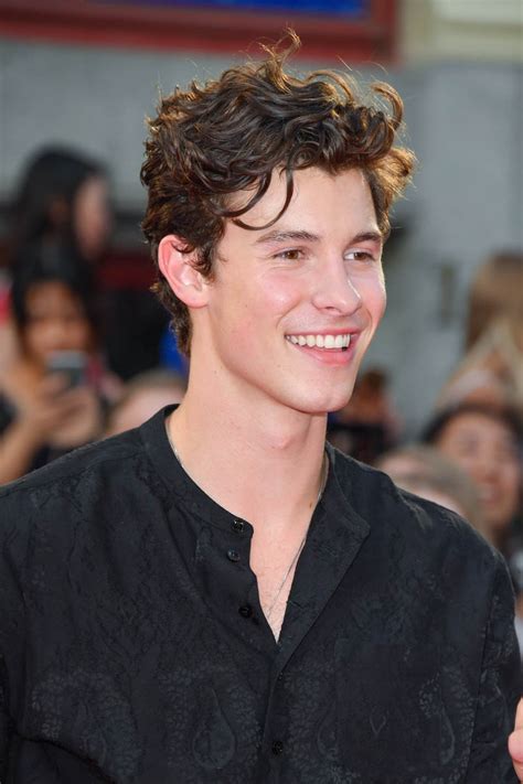 #shawn mendes #shawn peter raul mendes #my boy #calm #may21 #can't believe i used 4 editing apps for these and they still look like this #incredible. Shawn Mendes's confidence at the iHeart Radio MMVAs