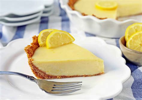 Lemon Cream Pie A Simple Creamy Lemon Cream Pie With Fresh Lemon Zest