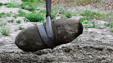 Extreme Drought Dried Up Italian River Reveals Unexploded Wwii Bomb Bbc News