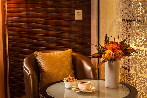 These luxury hotels are close to birmingham intl airport: Resorts World, Genting Hotel Birmingham, Lobby - Julian ...
