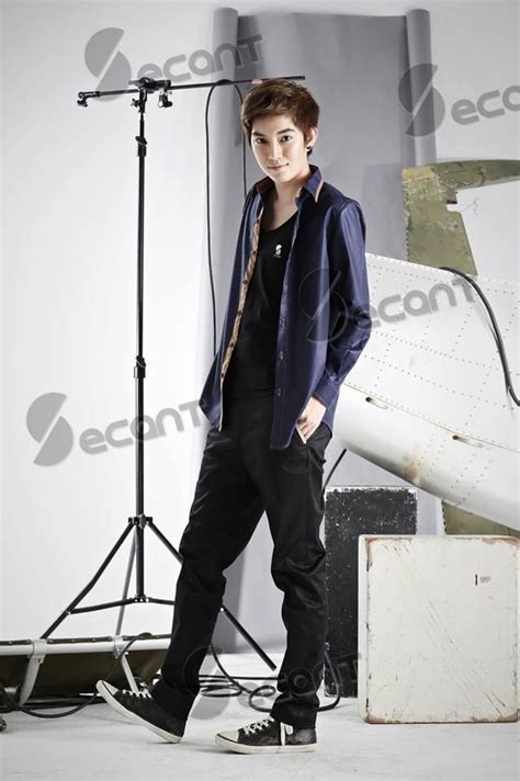 She has two sisters and a brother. Model Rambut Tina Jittaleela / 80 Ide Tina J Tomboi ...