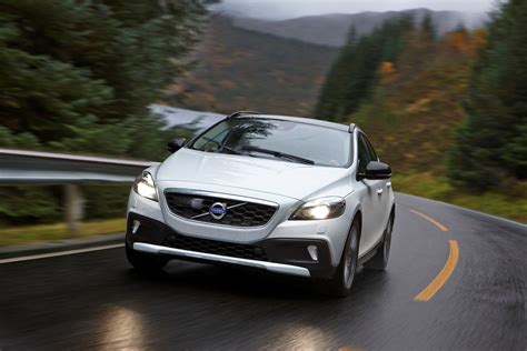 Volvo Introduces Powerful And Efficient New Engines For V40 D4 And T5