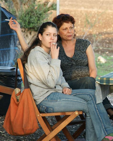 Smoking Mums And Daughters Talking Smoking Culture