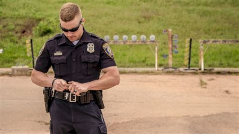 Meet The Fittest Cop In America FloElite