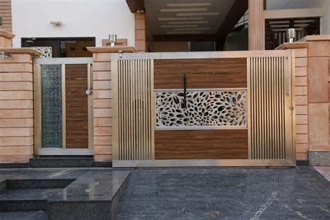 Because the making of the fence must also be adjusted to the model of the fence. Modern residence modern houses by ravi - nupur architects modern aluminium/zinc | House gate ...