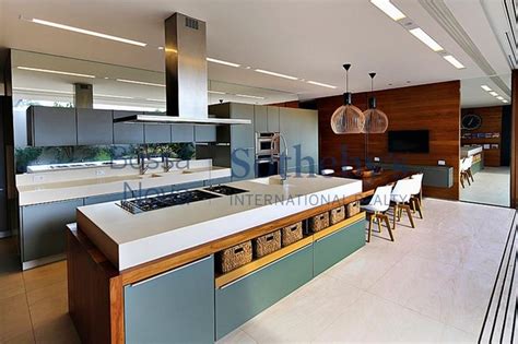 House tour | $10 million rio de janeiro mansion subscribe a peek inside neymar's luxury house that he bought earlier in 2016 for $9m in rio de janeiro, brazil. Confira as fotos na nova mansão de Neymar, próxima a Angra ...