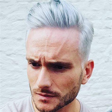 El 2019 nos trajo varias innovaciones de color de pelo para hombres y ya estamos viendo muchos tintes por la calles. Que creen de estos estilos de Colores???? 💥🔥🔥