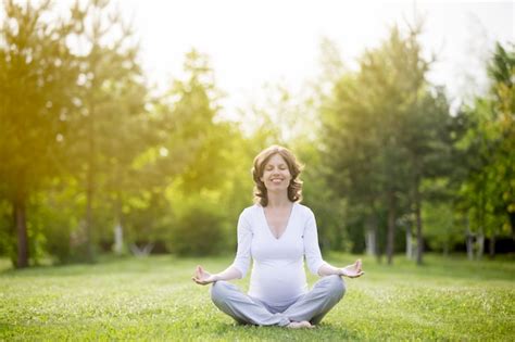 Free Photo Healthy Pregnant Woman Meditating Outdoors With Closed Eyes