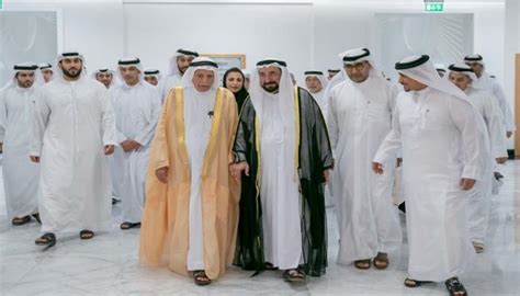 إن القواعد التي أرسيتها في هذا الكتاب ليست مجرد نظريات أو عمل تخميني وحسب إنما طبقت هذه النظريات والأعمال والمبادئ حرفياً وشاهدت تطبيقها يؤثر ويطور حياة كثير من الناس. بالصور.. انطلاق معرض الكتاب الإماراتي بمشاركة نخبة من ...