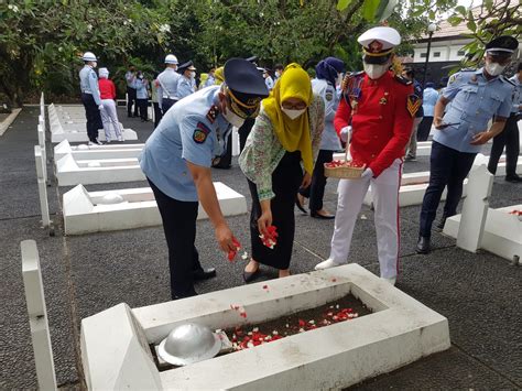 Peringati Hari Bakti Pemasyarakatan Ke Lapas Serang Ikuti Kegiatan Tabur Bunga