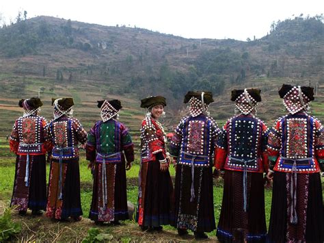 Hmong clothes, New outfits, Photoshoot