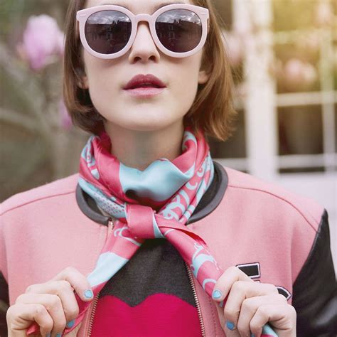 How To Wear A Square Scarf 11 Ways To Tie A Scarf