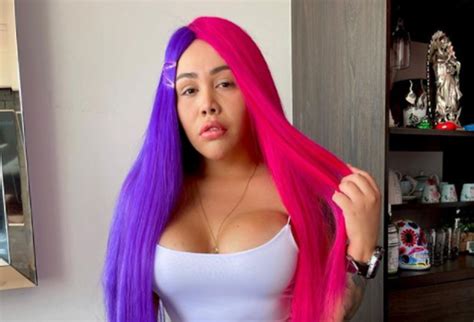 Después de su participación en el reality 'protagonistas de novela', yina calderón se dedicó a cabe mencionar que yina calderón tiene su propia marca de fajas, siendo además de una youtuber, una. Yina Calderón protagonizó un nuevo show borracha en el ...