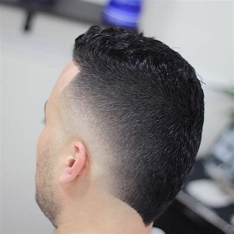 «corte mid fade / transmitido en directo el día de hoy venezolano transmisión diaria …» Mid Fade Corte Desvanecido En V - Pin on Boys hair / La altura de este tipo de desvanecidos va ...