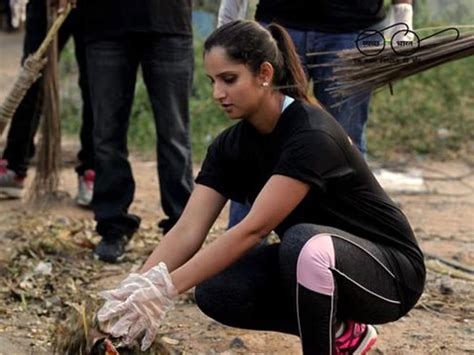 स्वच्छ भारत अभियान स्वच्छ भारत अभियान से जुड़ीं सानिया हैदराबाद की