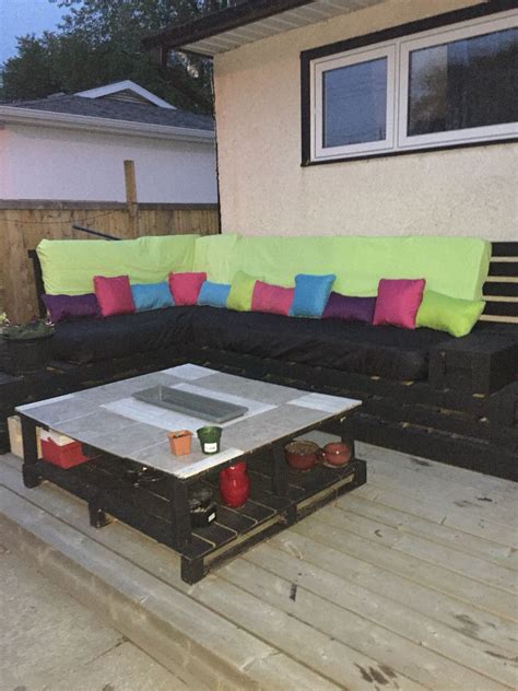 Pallet Couch And Table With Built In Drink Cooler Pallet Furniture