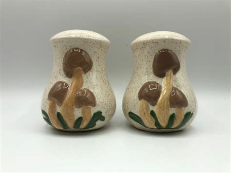 Check out our farmhouse salt and pepper shakers selection for the very best in unique or custom, handmade pieces from our salt & pepper shakers shops. Vintage Mushroom Salt and Pepper Shakers Mid Century ...