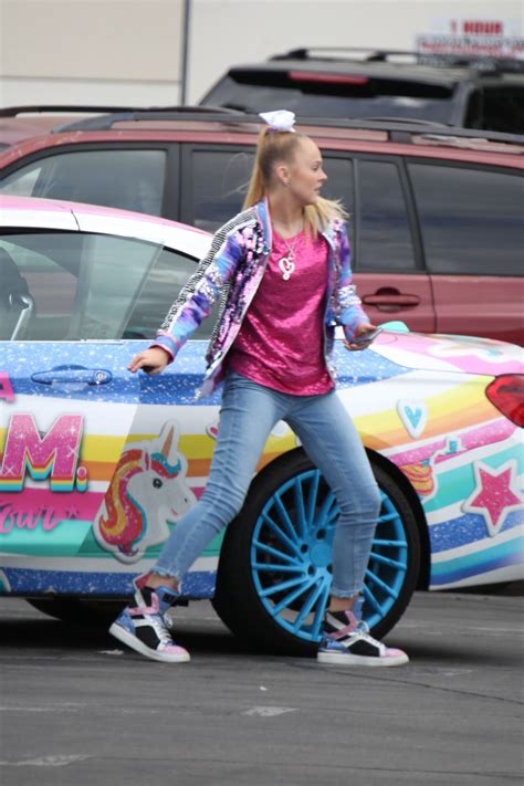 Jojo Siwa Out For Lunch At Marie Callender In Sherman Oaks 11192019