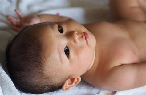 生後3ヶ月の赤ちゃん｜たまひよ【医師監修】発育発達、お世話のポイント、遊び方