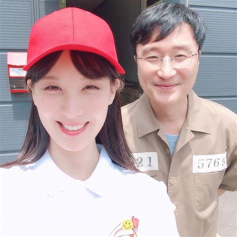 엄마는 이미 부엌에서 아침을 만들고 계셨다. 서현-박성근, 눈웃음 꼭 닮은 부녀 케미 "애틋한 울 아부지 ...