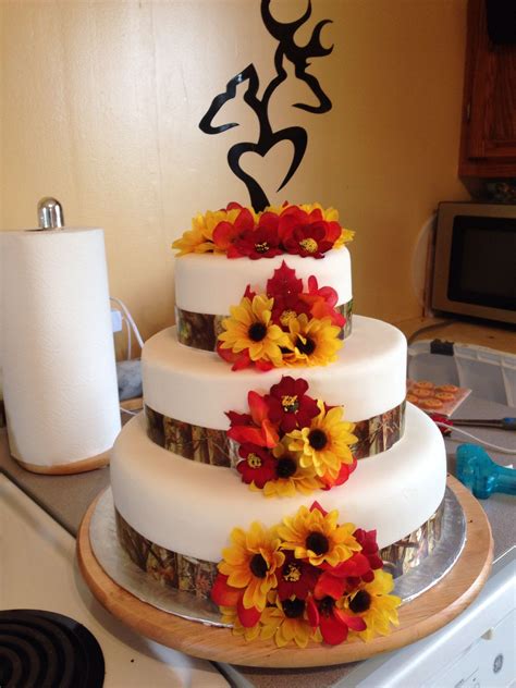 32 Orange And Yellow Fall Wedding Cakes With Maple Leaves