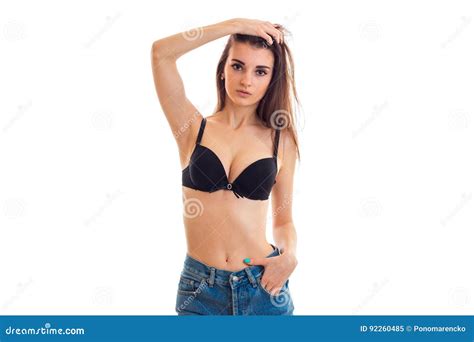 powabna dziewczyna w czarnym staniku z pięknymi piersi pozami na kamerze obraz stock obraz