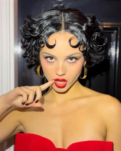 26 Halloween Makeup Looks That Are More Chic Than Scary Who What Wear Uk