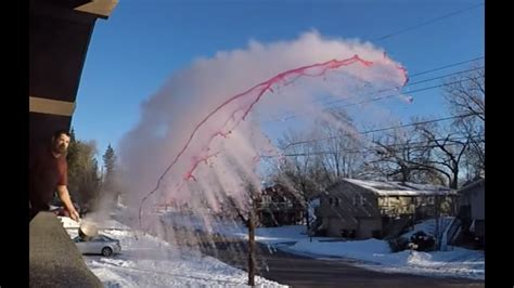 What causes the bubbles to form when boiling water? Throwing Colored Boiling Water in Freezing Air -9 -24 Wind ...