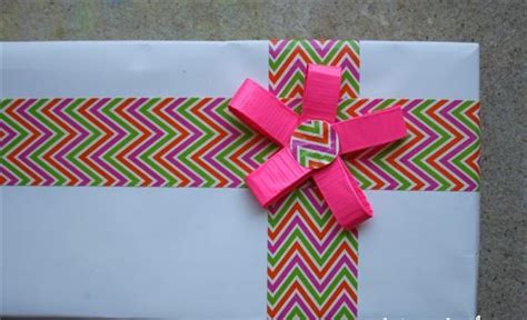 Diy T Wrapping Trick With Duct Tape 101 Duct Tape Crafts