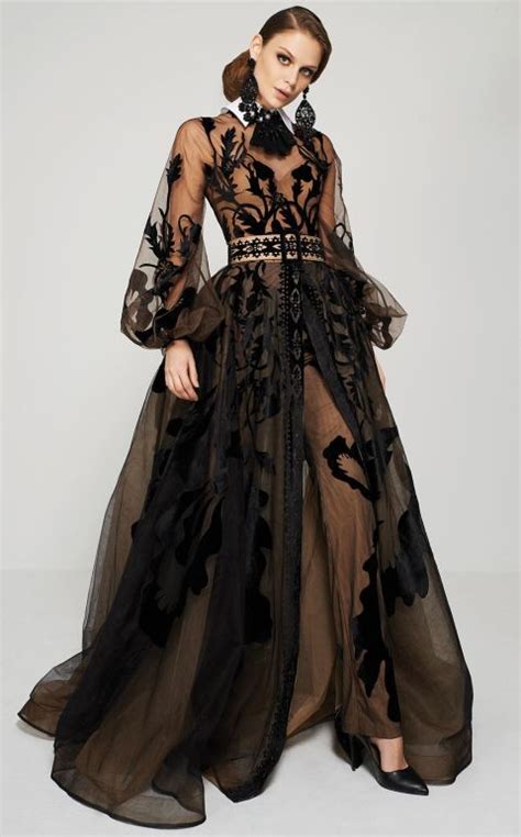 Se le tendenze moda inverno 2021 ci dicono di brillare, noi brilliamo. 12 vestiti lunghi eleganti da principessa
